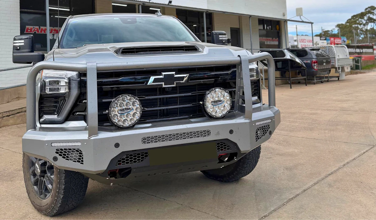 4WD 2026 Chevrolet SIlverado 2500 HD (silver) 2000kms Tuff Bullbar, Ultra Vision Spotties